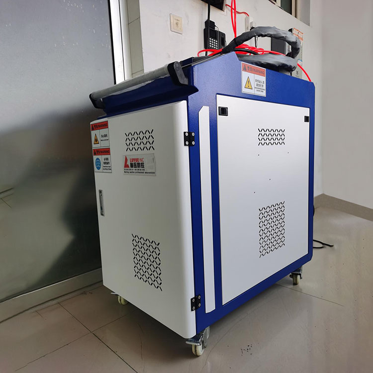 2000w Mesin Pembersih Laser Laser Logam Pegang Tangan Besar